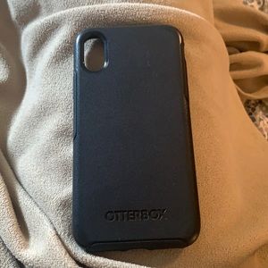 Selling a lightly used Black OtterBox case!